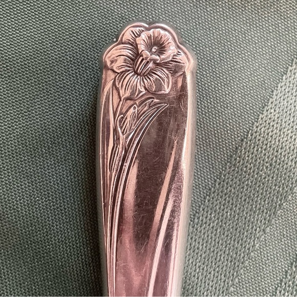 1847 ROGERS Bros Daffodil Pattern Silver Plate Flatware Serveware